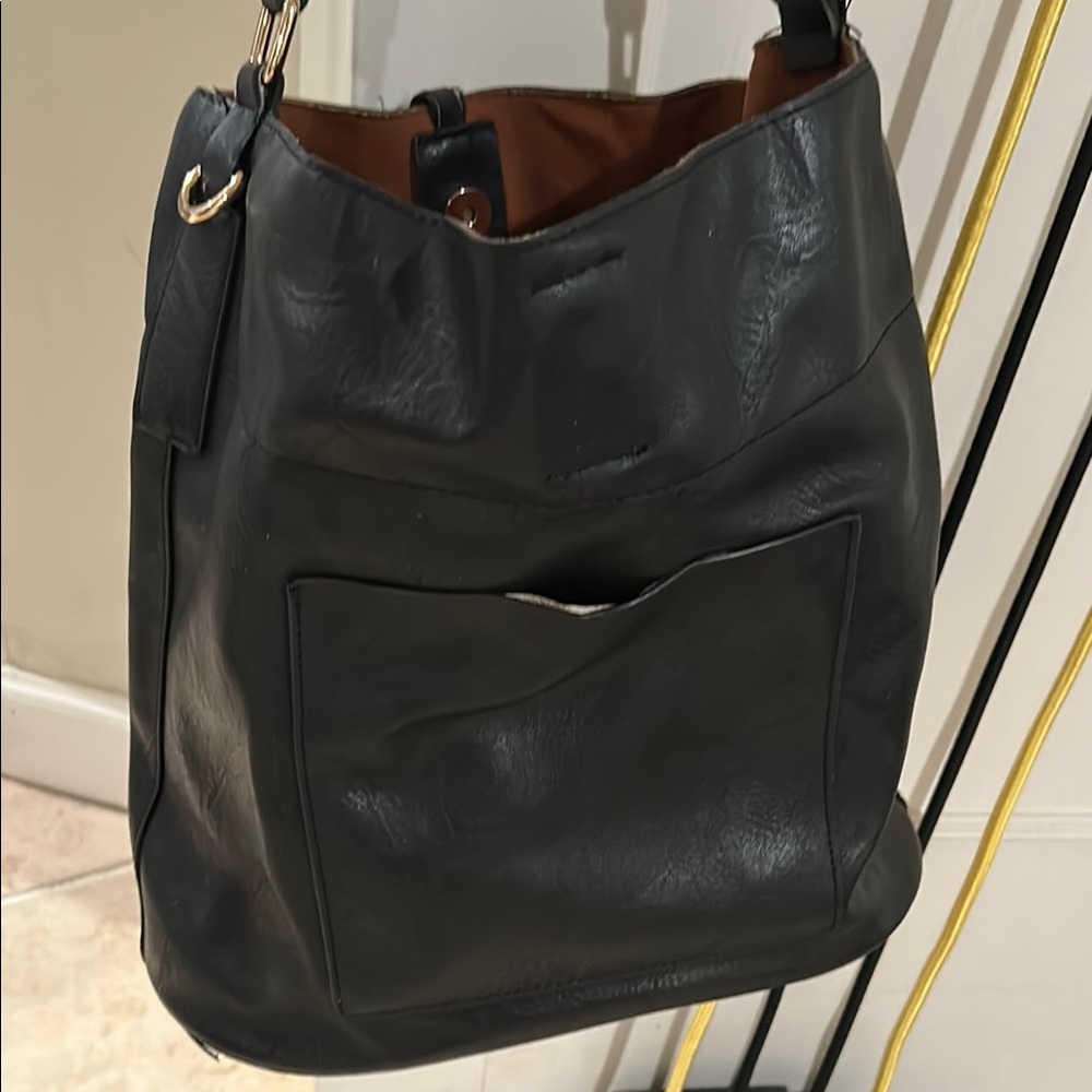 Elegant Black Leather Shoulder Bag